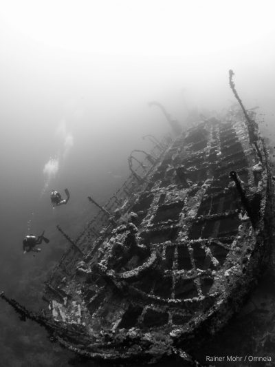 Aida Wrack mit Tauchern