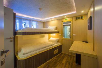 Twin-Cabin