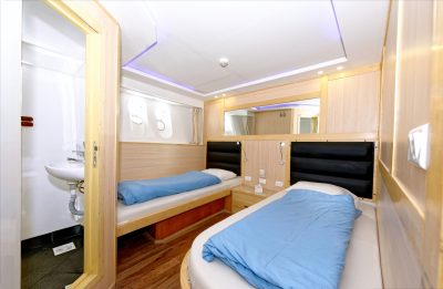 Twin-Cabin