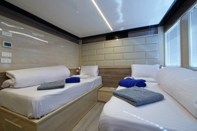 Twin-Cabin